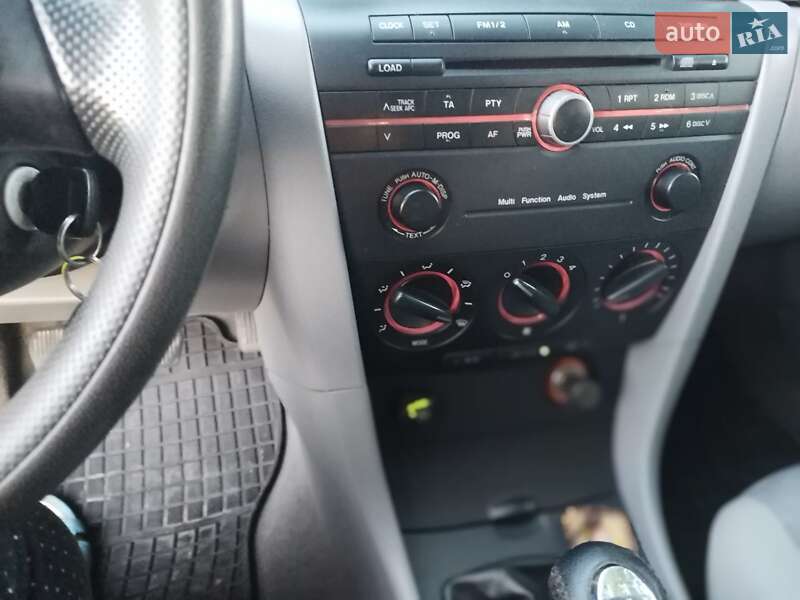 Хэтчбек Mazda 3 2004 в Новой Ушице