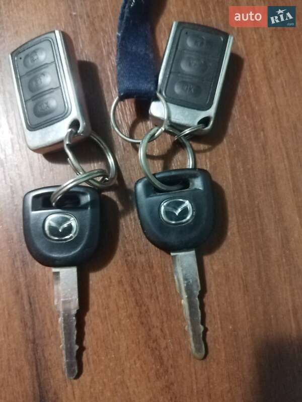 Хэтчбек Mazda 3 2004 в Новой Ушице