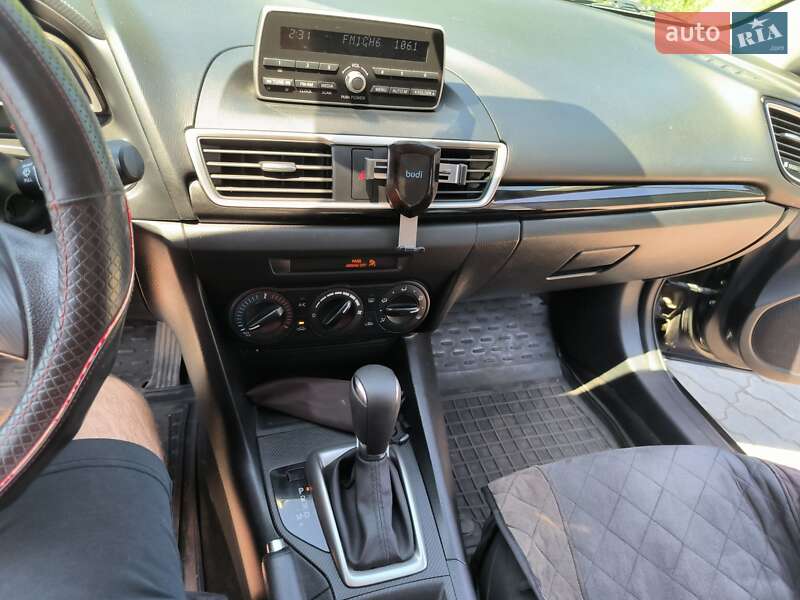 Седан Mazda 3 2015 в Смілі