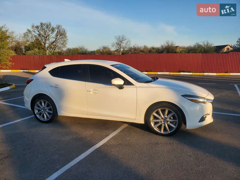 Хэтчбек Mazda 3 2016 в Василькове