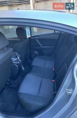 Седан Mazda 3 2012 в Кривому Розі