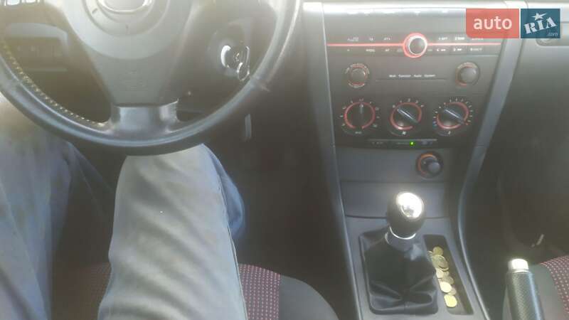 Хэтчбек Mazda 3 2003 в Луцке
