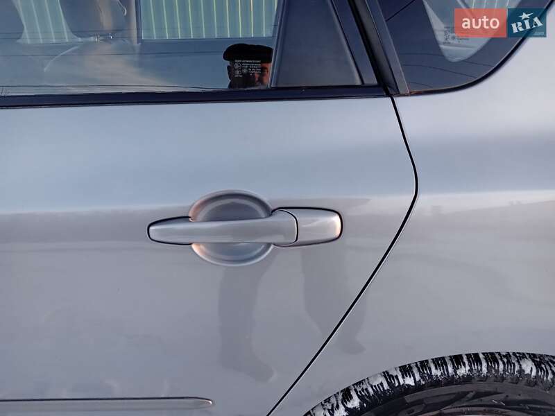 Хэтчбек Mazda 3 2004 в Виньковцах