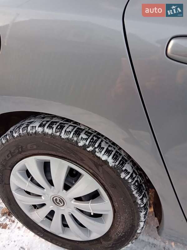 Хэтчбек Mazda 3 2004 в Виньковцах