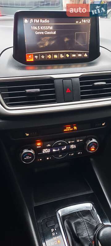 Седан Mazda 3 2016 в Киеве