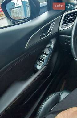 Седан Mazda 3 2016 в Киеве