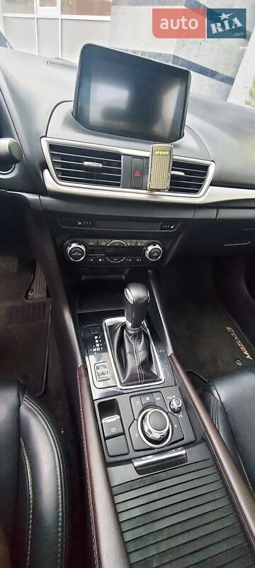 Седан Mazda 3 2016 в Киеве