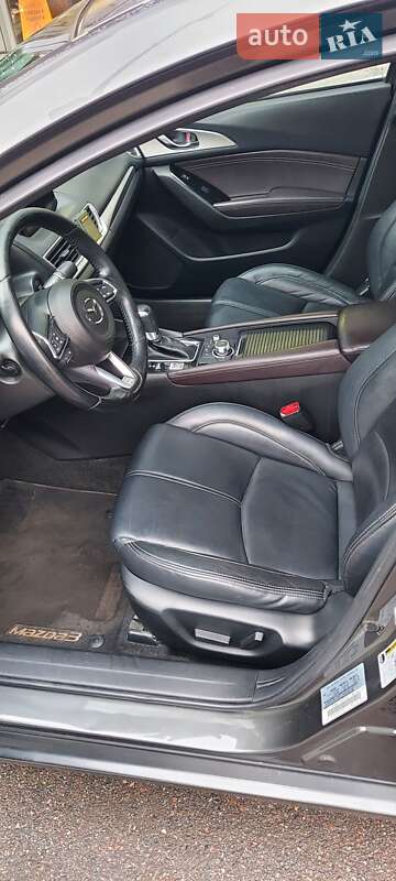Седан Mazda 3 2016 в Киеве
