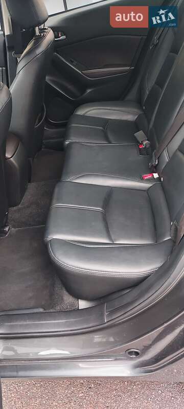 Седан Mazda 3 2016 в Киеве