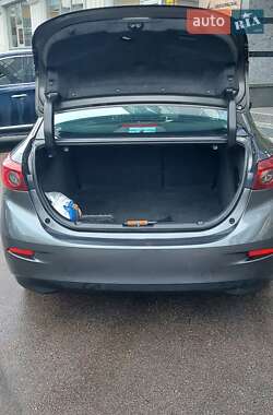 Седан Mazda 3 2016 в Киеве