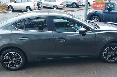 Седан Mazda 3 2016 в Киеве