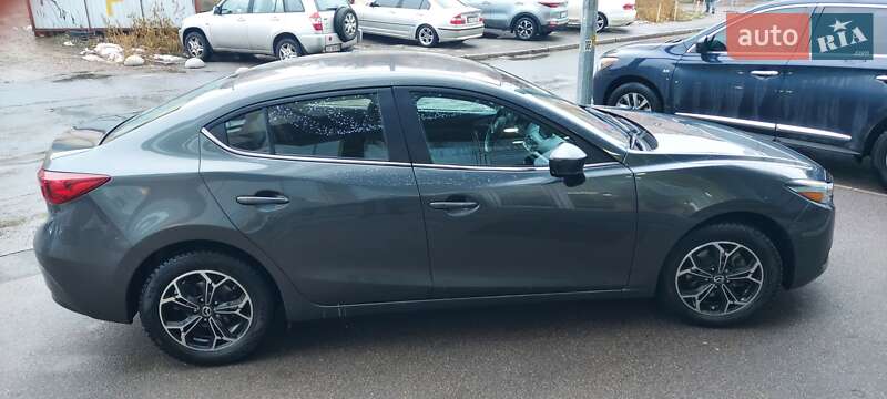 Седан Mazda 3 2016 в Киеве