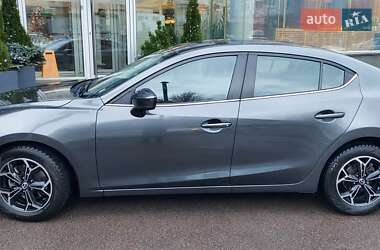 Седан Mazda 3 2016 в Киеве
