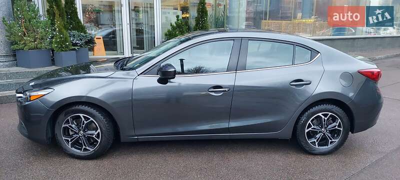 Седан Mazda 3 2016 в Киеве