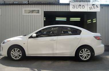 Седан Mazda 3 2012 в Каменском