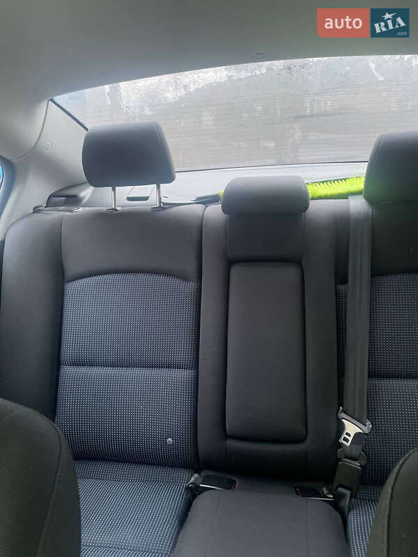 Седан Mazda 3 2004 в Нововолынске