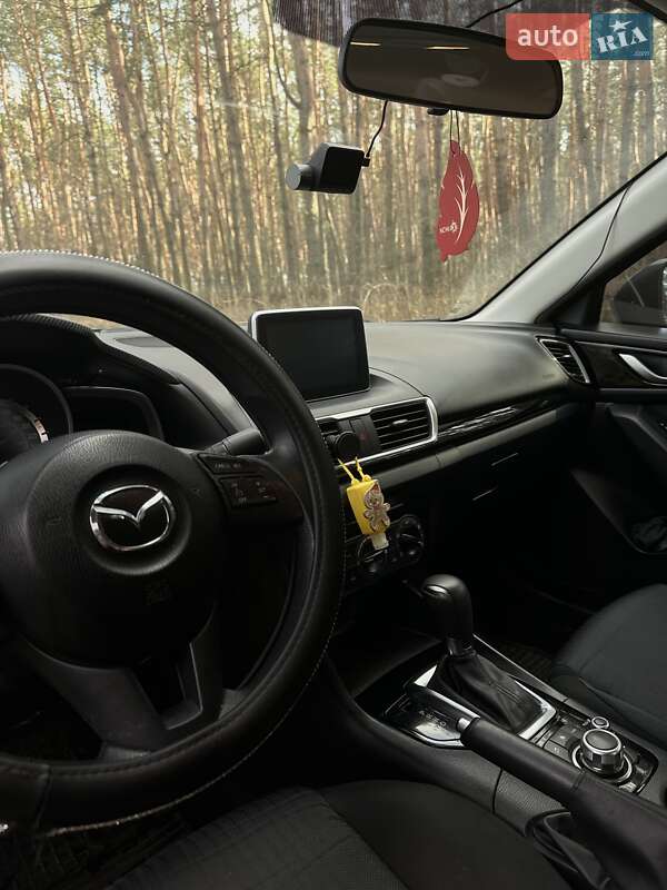 Седан Mazda 3 2016 в Звягелі