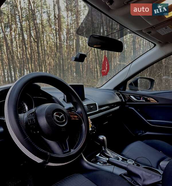 Седан Mazda 3 2016 в Звягелі