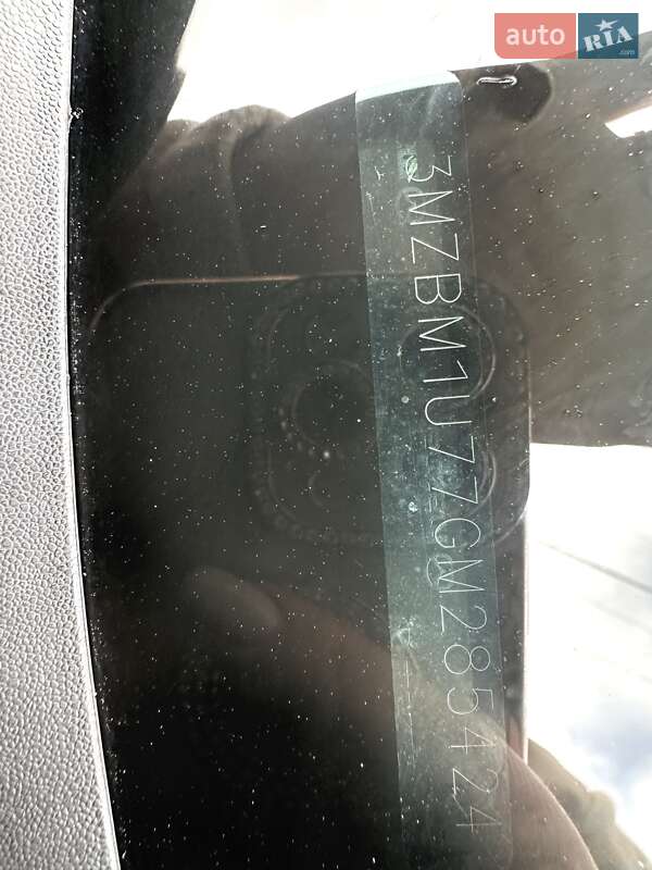 Седан Mazda 3 2016 в Звягелі