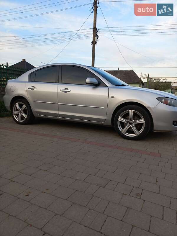 Седан Mazda 3 2007 в Ужгороді