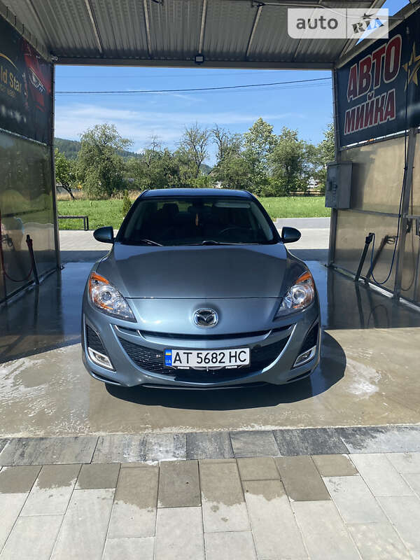 Седан Mazda 3 2009 в Яремче