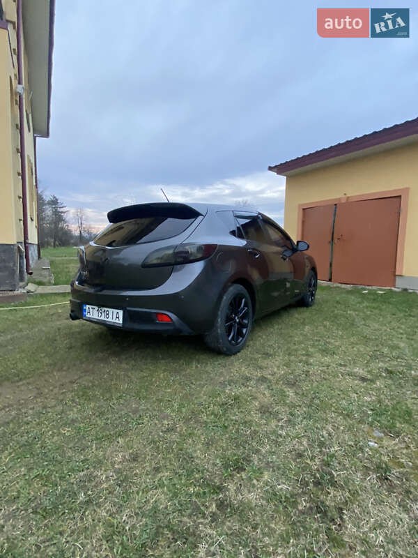 Хэтчбек Mazda 3 2009 в Надворной