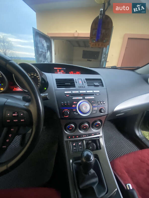 Хэтчбек Mazda 3 2009 в Надворной