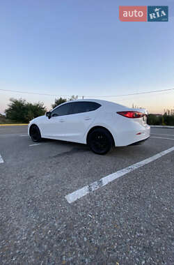 Седан Mazda 3 2018 в Чернівцях
