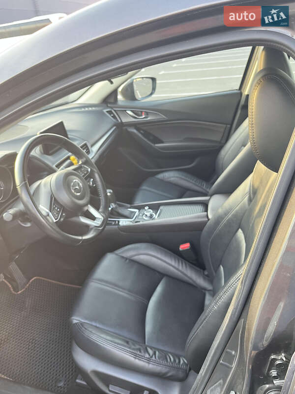 Седан Mazda 3 2017 в Львові