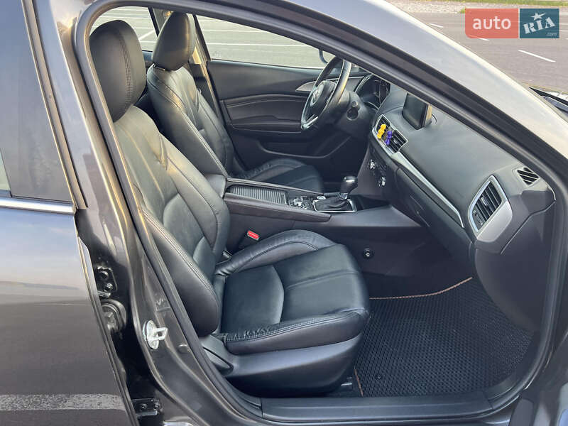 Седан Mazda 3 2017 в Львові