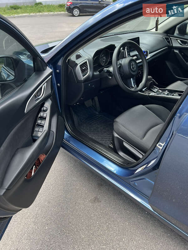 Седан Mazda 3 2016 в Харькове