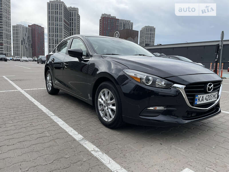 Седан Mazda 3 2018 в Киеве