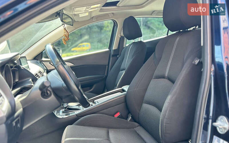 Седан Mazda 3 2018 в Черновцах