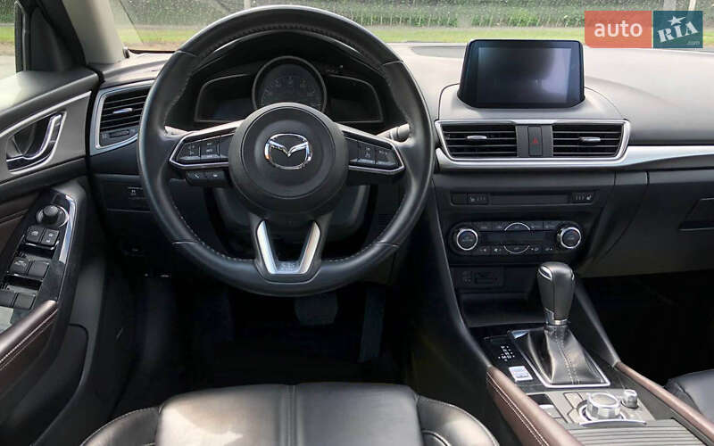 Седан Mazda 3 2018 в Черновцах