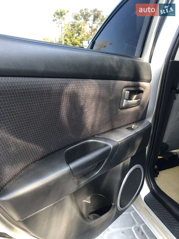 Хетчбек Mazda 3 2006 в Чернівцях