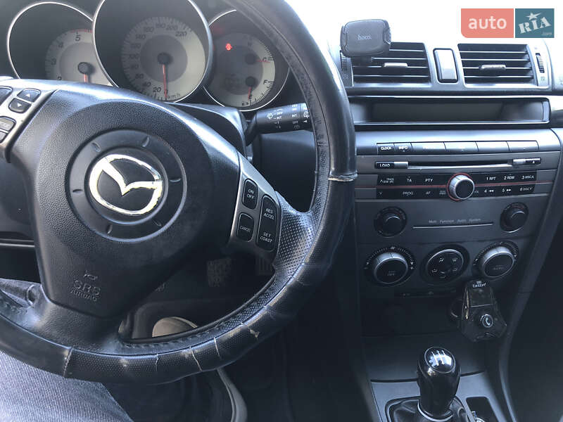 Хетчбек Mazda 3 2006 в Чернівцях