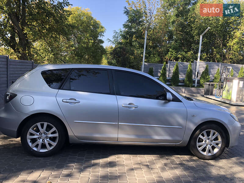 Хетчбек Mazda 3 2006 в Чернівцях