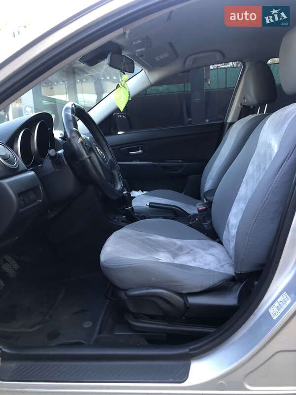 Хэтчбек Mazda 3 2006 в Черновцах