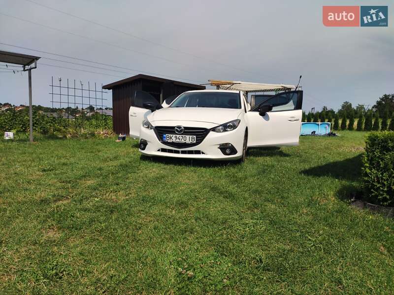 Седан Mazda 3 2015 в Рівному