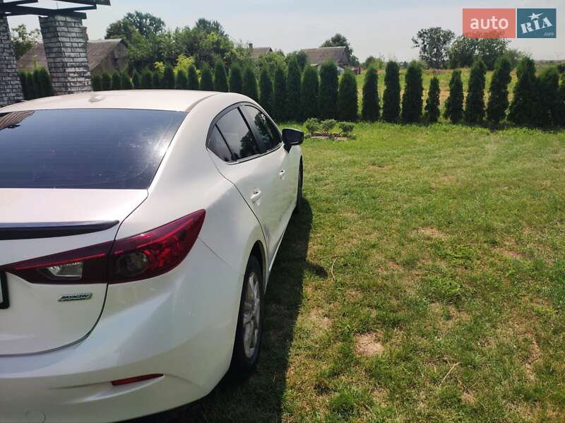 Седан Mazda 3 2015 в Рівному
