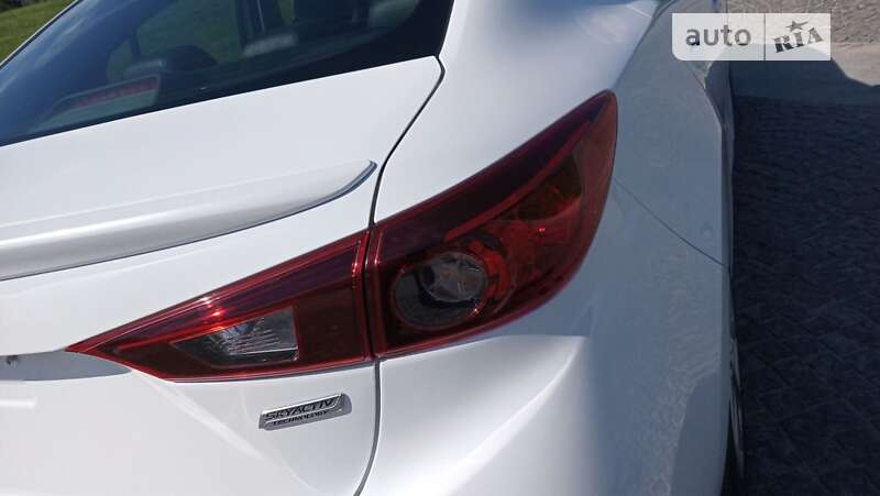 Седан Mazda 3 2016 в Днепре