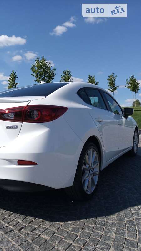Седан Mazda 3 2016 в Днепре