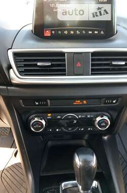 Седан Mazda 3 2016 в Днепре