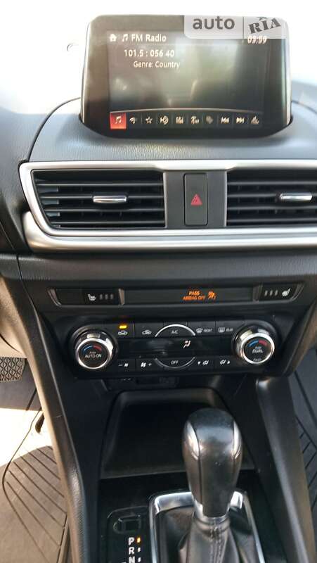 Седан Mazda 3 2016 в Дніпрі