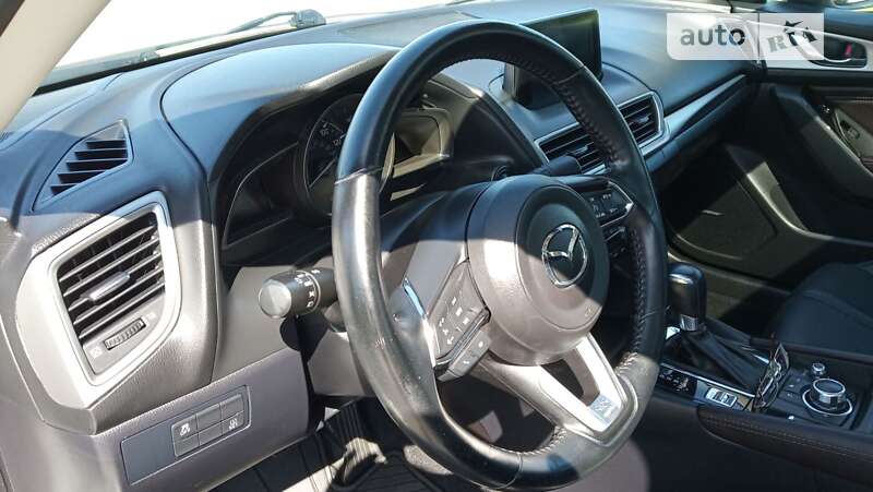 Седан Mazda 3 2016 в Днепре