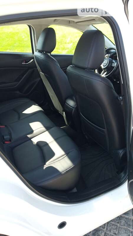 Седан Mazda 3 2016 в Днепре