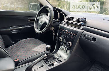 Седан Mazda 3 2004 в 