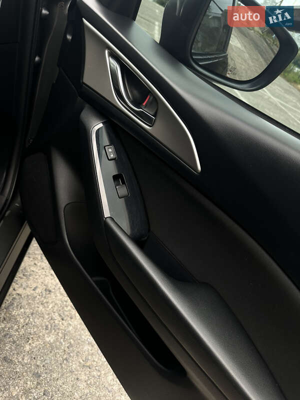 Хэтчбек Mazda 3 2018 в Киеве