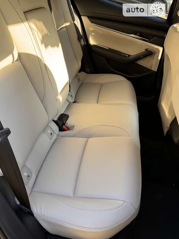 Седан Mazda 3 2019 в Львові