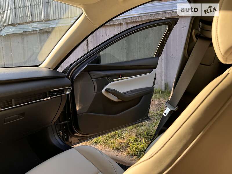 Седан Mazda 3 2019 в Львові